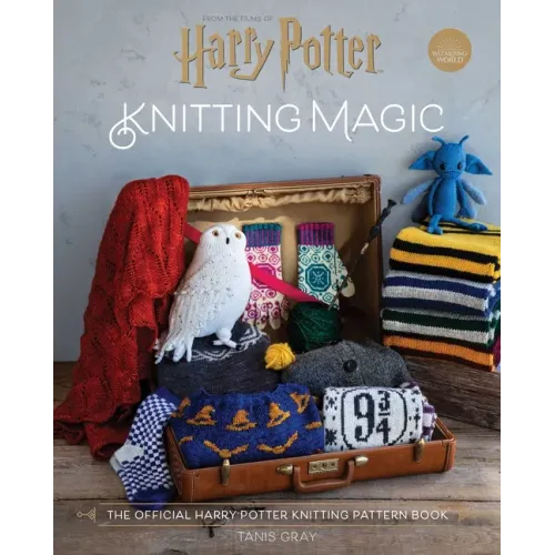 Harry Potter: Knitting Magic: The Official Harry Potter Knitting Pattern Book