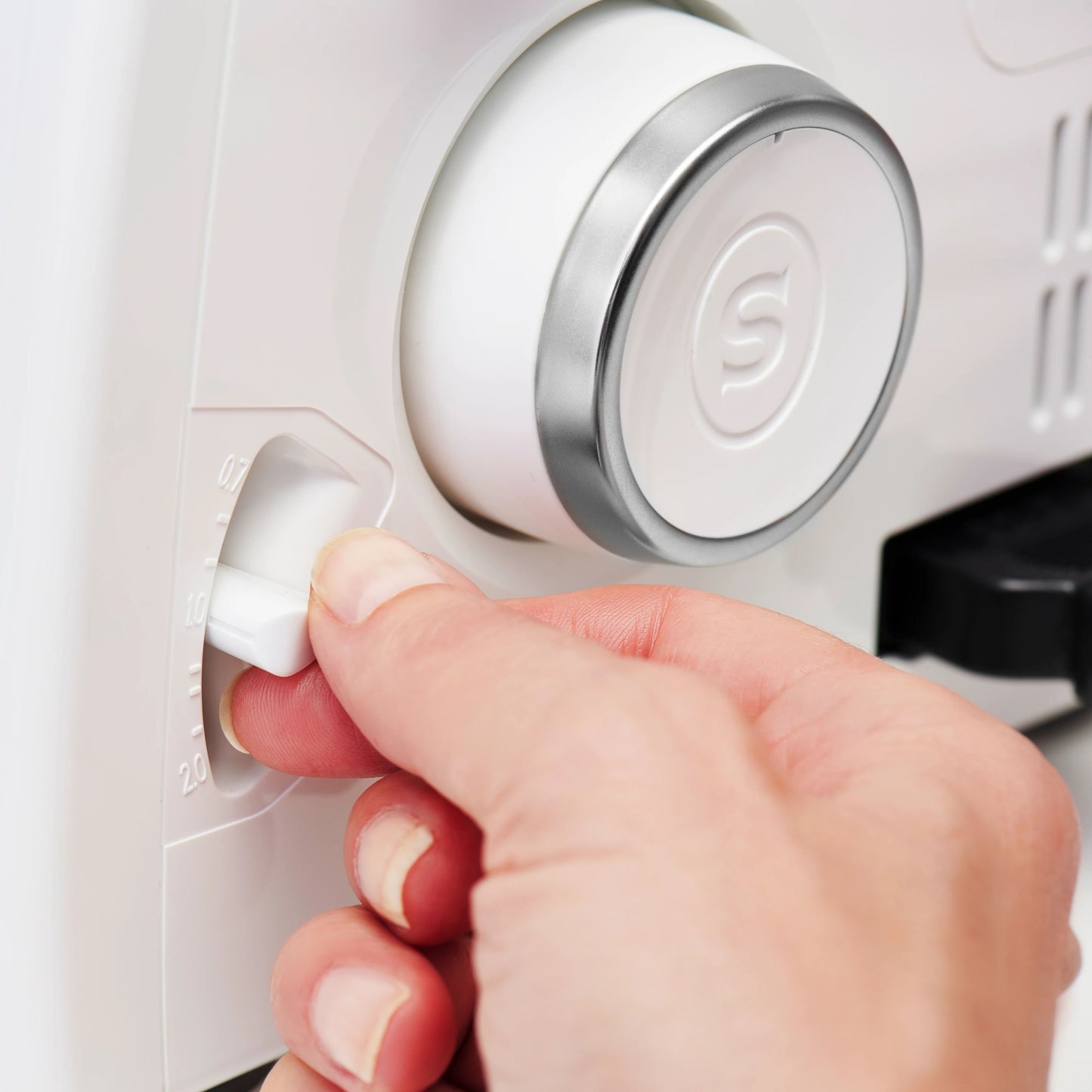 SINGER® SE017 Elite Serger