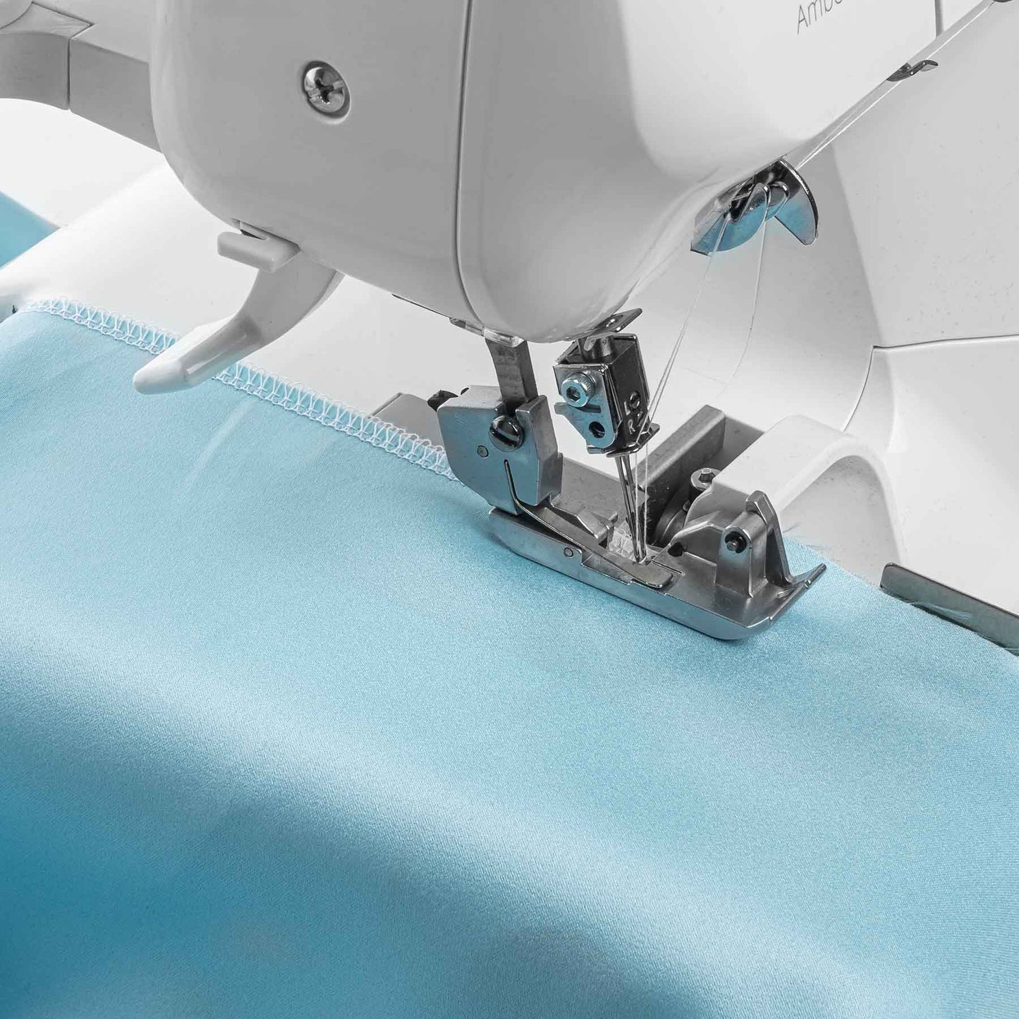 HUSQVARNA® VIKING® AMBER™ S | 100 Overlock Machine