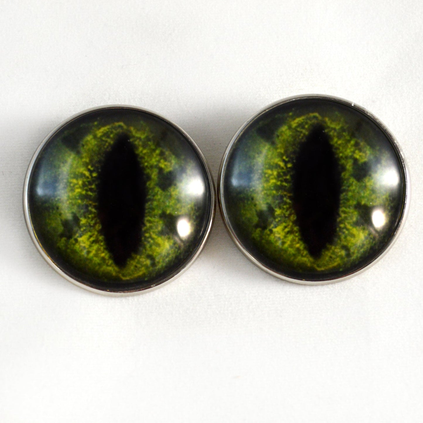 Green Alligator Sew-On Button Glass Eyes