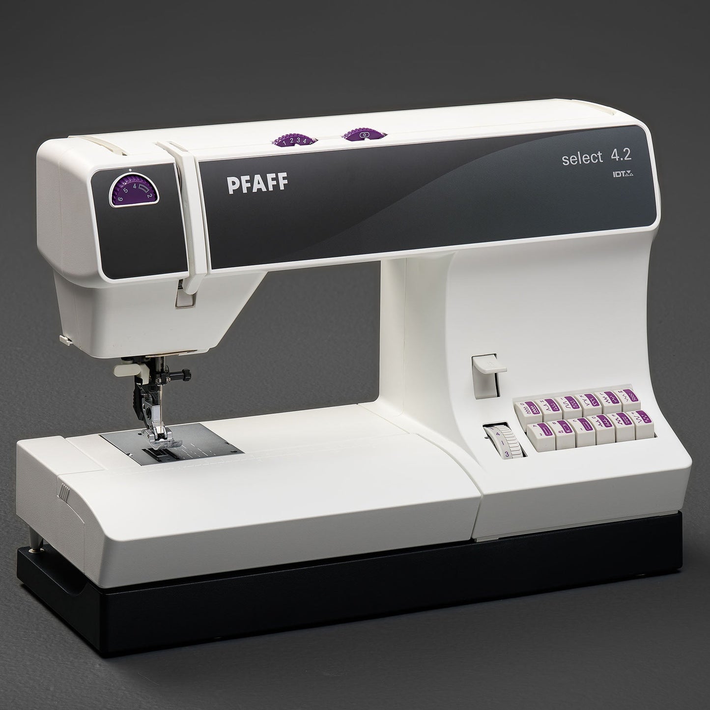 PFAFF® select™ 4.2 Sewing Machine