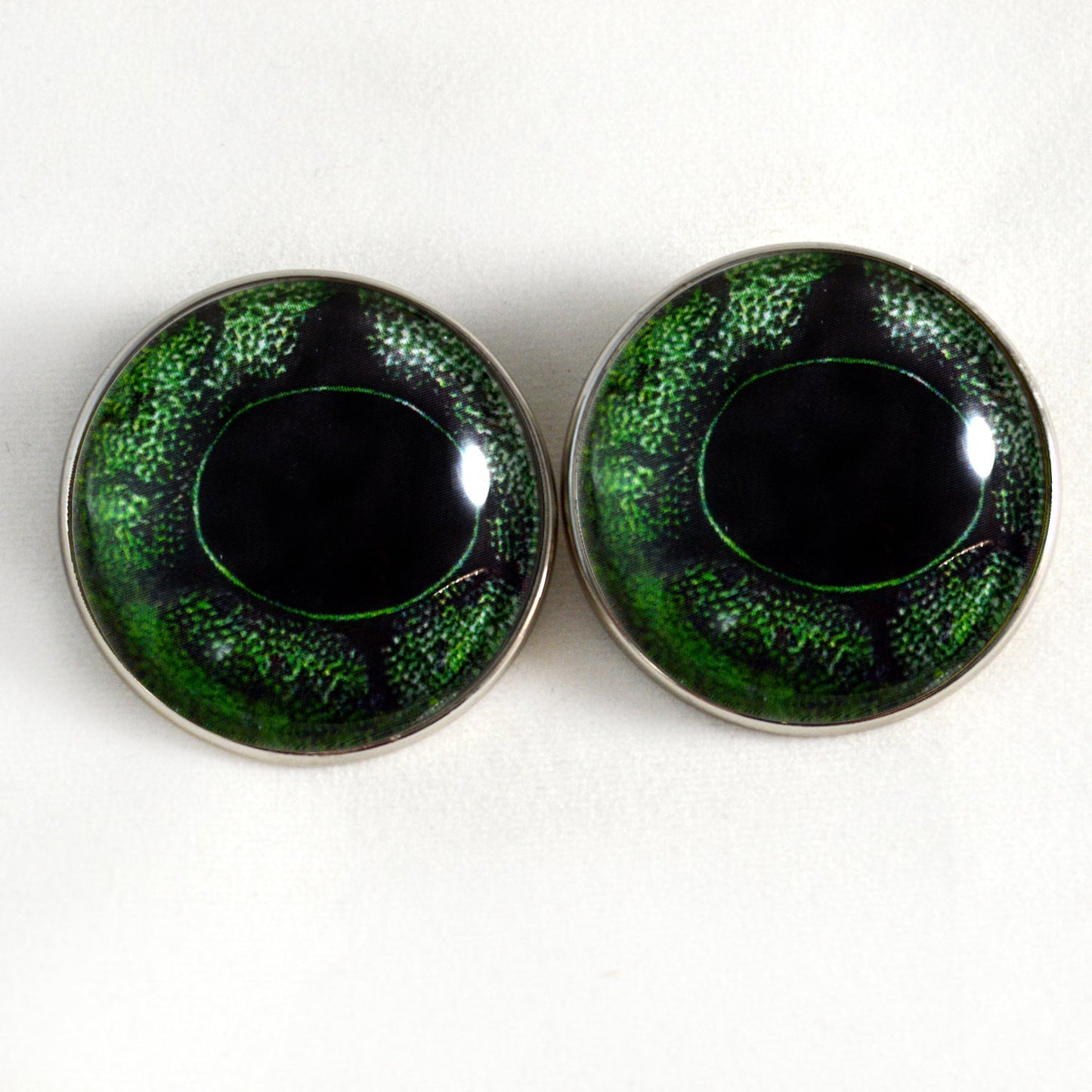 Green Frog Sew-On Buttons Glass Eyes